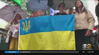 Broadway stars sing for Ukraine in Times Square