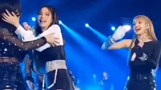 ||BLACKPINK accident when appearing on stage