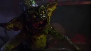 Gremlins 2: Gremlins being hit with water (clip)