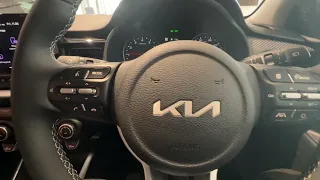 Kia Stonic - How to use the steering wheel buttons and Cruise Control