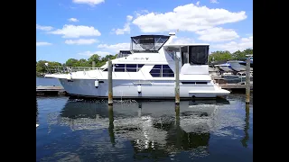 Beautiful Carver 445 Aft Cabin Motor Yacht for Sale