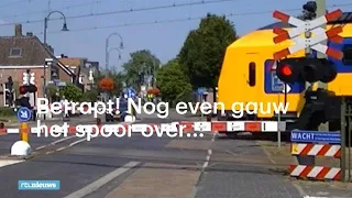 Dat gaat maar nét goed: nog even gauw het spoor over