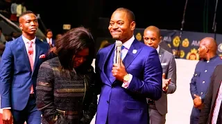 Cutting Edge Prophecy by Pastor Alph Lukau |  A woman’s future husband revealed in church !