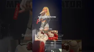 Sabrina Carpenter gets a sweet surprise from her fans while performing 🥰🐱🤠#shorts