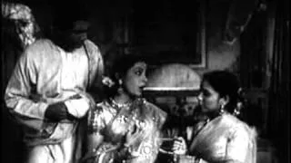 Hum Ek Hain (1946) Meri Ayi Hain - Dev Anands First Film