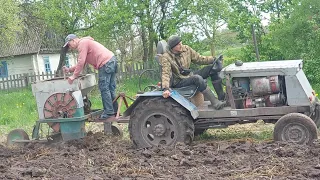 Посадка картоплі саморобним трактором та чеською саджалкою.