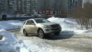 Mercedes ML поспорил с Mitsubishi Pajero на Бездорожье