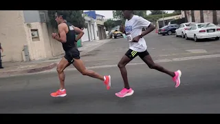 Duelo Espectacular en Tijuana 21K entre Juan Luis Barrios y Robert Gaitho Gititu - Video 2 de Flecha