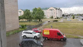 Дождь с градом в Пружанах возле окна