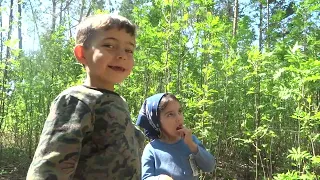 Маленькие детки славят Господа подгитару