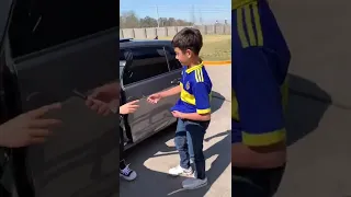 el gran gesto del changuito Zeballos con un nene incha de boca...💙💛💙