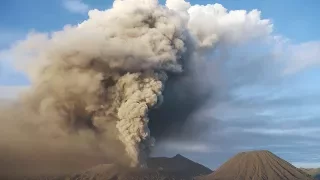 Bromo: Eruption in March 2011