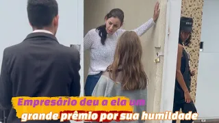 Empresário deu a ela uma grande recompensa por sua humildade