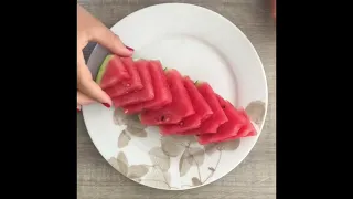 Comment couper une pastèque en triangle 🍉How to cut a watermelon into triangles @activities4kids3