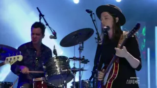 James Bay performing 'Let It Go' at the MMVAs 2016