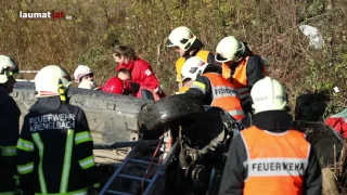 Schwerer Verkehrsunfall mit eingeklemmter Person auf der Innkreisautobahn bei Wels