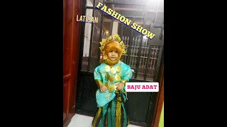 Latihan Fashion Show Baju Adat Bugis Untuk Ikut Lomba TK Kota Makassar 2021