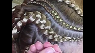 Как украсить косы бусинами
