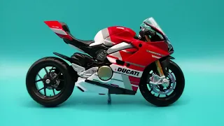 Ducati Panigale V4S Corse made by Maisto in scale 1:18 diecast motorcycle