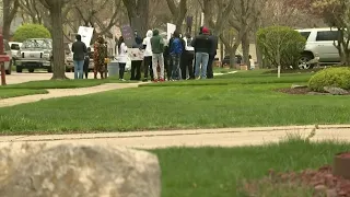 Family protests judge's decision to grant bond to man charged with killing Detroit police sergeant