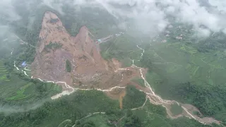 Massive landslide hits south China's Hunan Province, no one injured