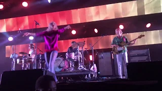 Paramore - CrushCrushCrush | LIVE AT THE FORUM | 2018