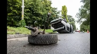 до 18 не смотреть.Взрыв колеса покрышки  Оторвало  дтп Момент отрыва без жести  будьте аккуратны.