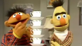 Classic Sesame Street   Ernie And Bert Counts Cups And Saucers