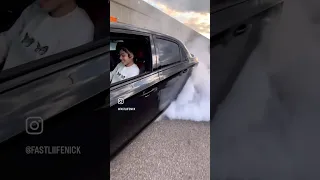 I LET MY LITTLE SISTER DO BURNOUT IN A REDEYE JAILBREAK 300😎 #viral #cars #mopar #burnout