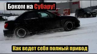 Subaru Impreza WRX на заснеженных улицах