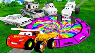 Giant Colored Paint Pits Vs Huge & Tiny Lightning McQueen From PIXAR CARS! BeamNG Drive