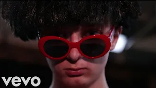 Let Me Down - Oliver Tree feat. Blink 182