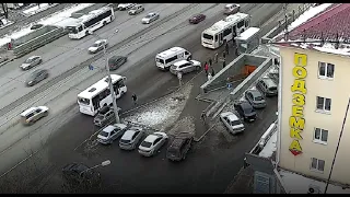 UTV. В Уфе водитель Porsche гнался за «Ладой» и стрелял в стекло