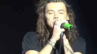 One Direction - Drag Me Down - Manchester Arena - 4/10/15