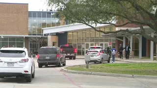 2 students say they were bitten, hit with tennis racket by Kashmere High School gym teacher