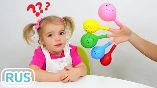 Дети учат цвета и играют с разноцветными шариками. Kids play with balloons