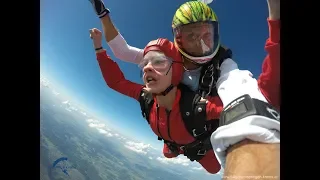 Fallschirmsprung aus 4.000 m Höhe!! 😱 | IZZY's TV