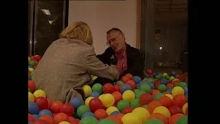 Ingvar Kamprad badade i bollhavet då han blev 70 - nu fyller han 90 - Nyheterna (TV4)