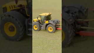 Fastrac iCON Tractor Muck Spreading