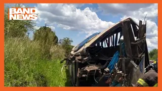 Ônibus que transportava jovens atletas tomba em MG | BandNewsTV