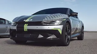 All-new KIA EV6 GT - drag race