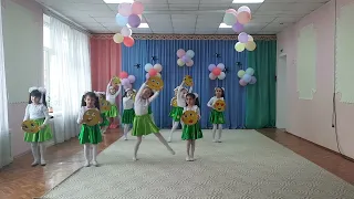 Танец в детском саду "Смайлики" (дети 5-6 лет)