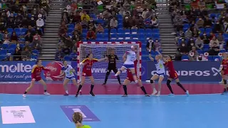 Anna Vyakhireva: Cross and sudden jump shot | Video analysis | IHF Education Centre