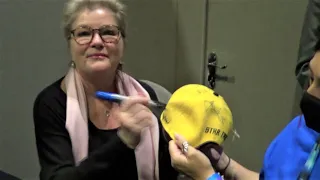 KATE MULGREW ('Janeway') signs a 'Star Trek' hat for 'The Venus Project' npo charity 14/11/21