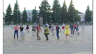 Флеш-моб "Стиляги" прошёл на площади Ленина