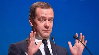 Медведев признал ошибки пенсионной реформы | пародия «Улыбки»