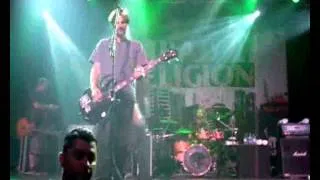 Jay Bentley from Bad Religion playing Bro Hymn from Pennywise