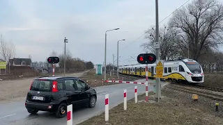 Smolec, ul. Wrocławska, przejazd kolejowy i idioci na drodze, railway crossing and idiots, [4K]