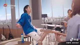 Kris Wu in blue clothes 😎 Beverage ads