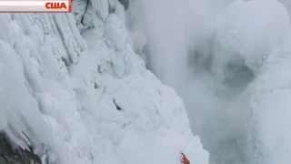 Канадський альпініст підкорив Ніагарський водоспад